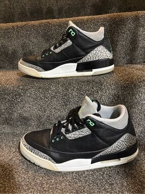 Air Jordan 3 Retro ‘Green Glow